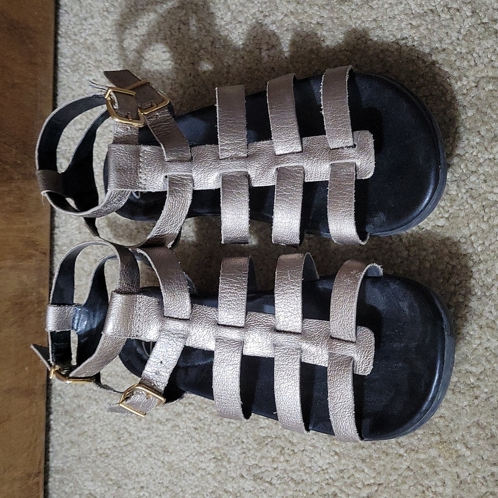 Sandles